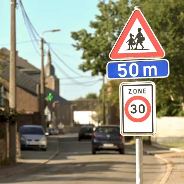 école panneaux de signalisation